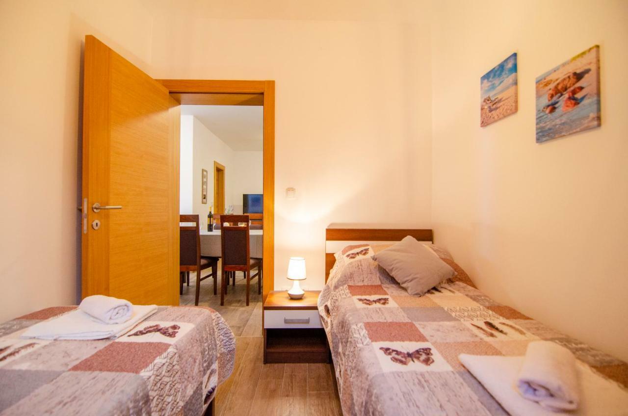 Apartments Sara 4 Bol Extérieur photo